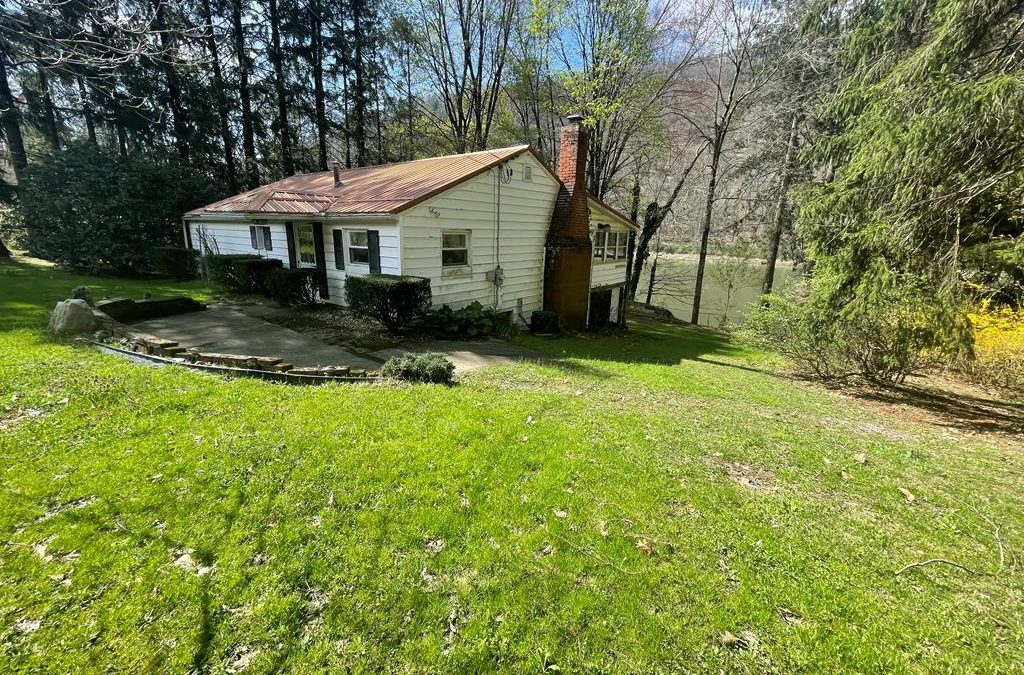 348 Ahrensville Rd Oil City, PA 16301